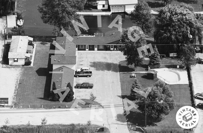 Nanci-K-Motel (Way North Motel and Cabins) - 1989